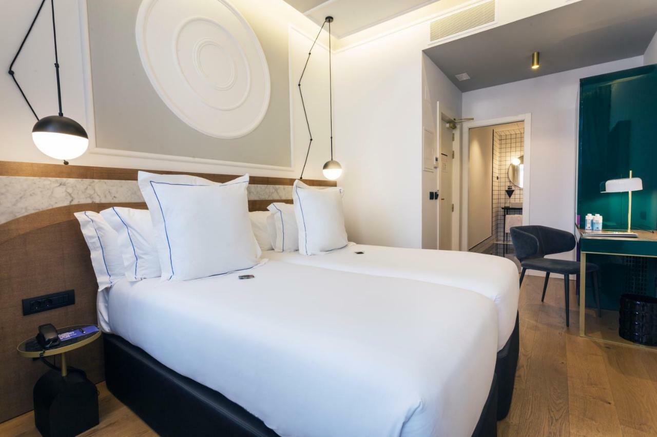 One Shot Fortuny 07 Hotel