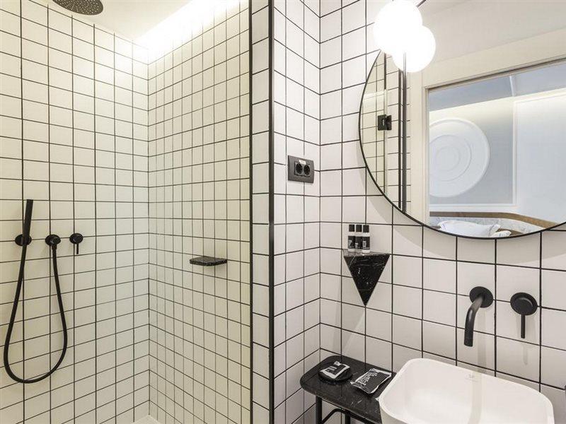 One Shot Fortuny 07 Hotel 4*