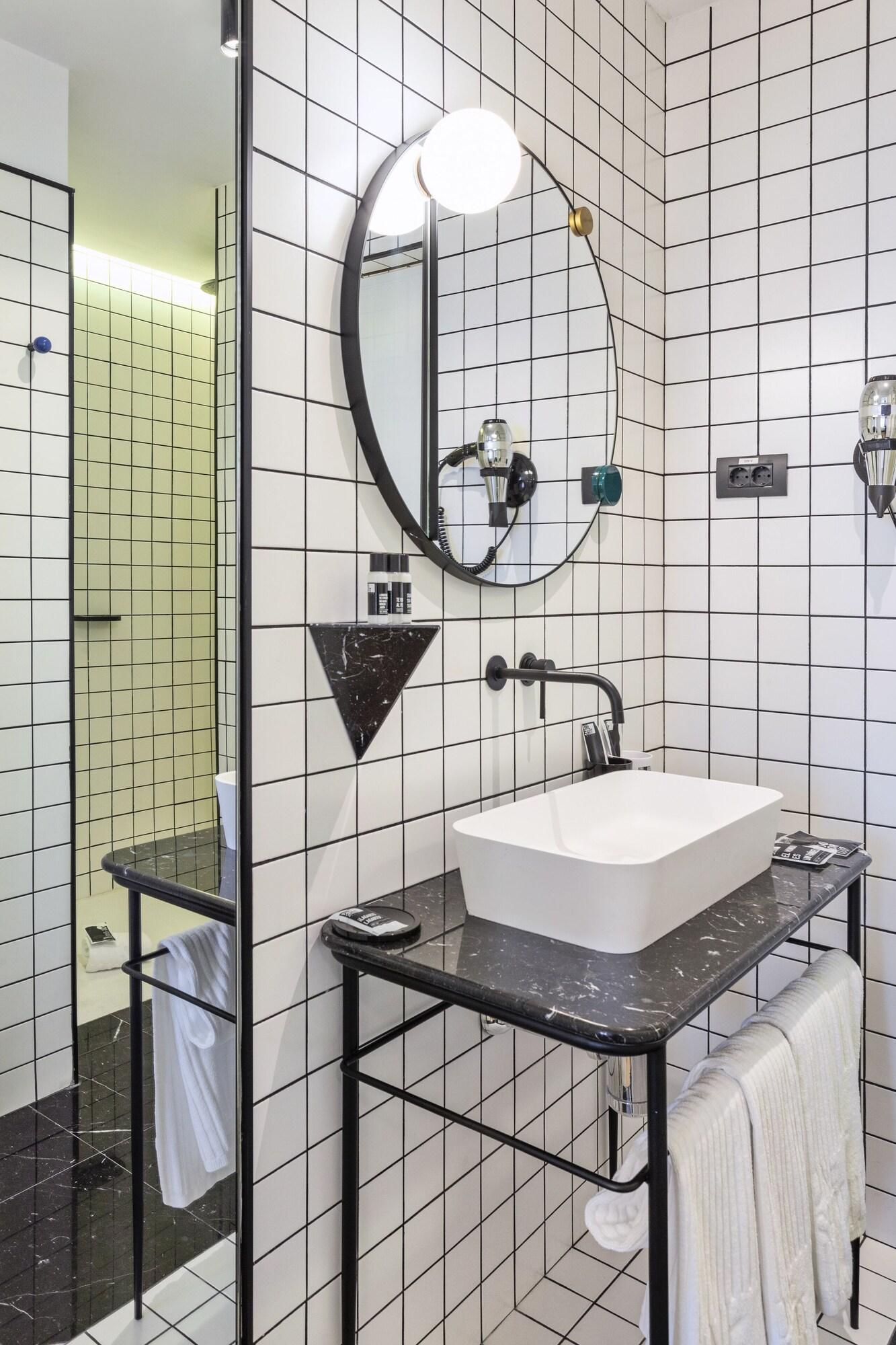 One Shot Fortuny 07 Hotel